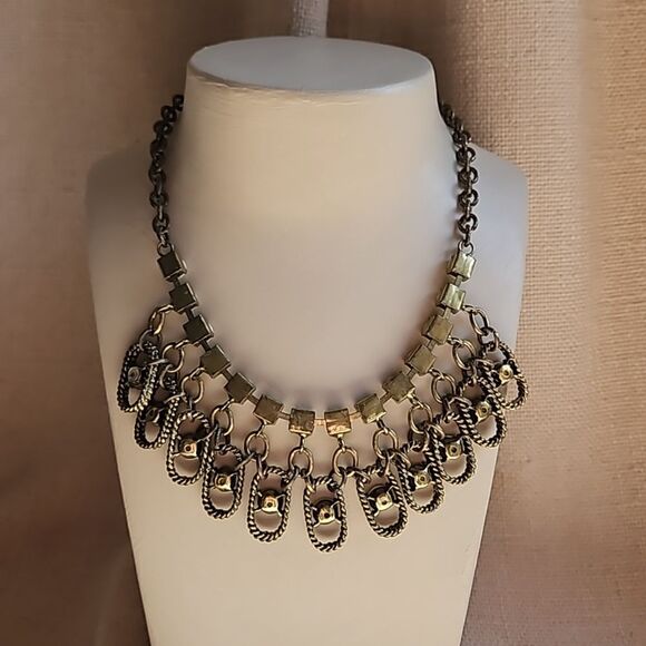 You & I Chunky White and Antiqued Gold Statment Collar Bib Necklace - Picture 6 of 8